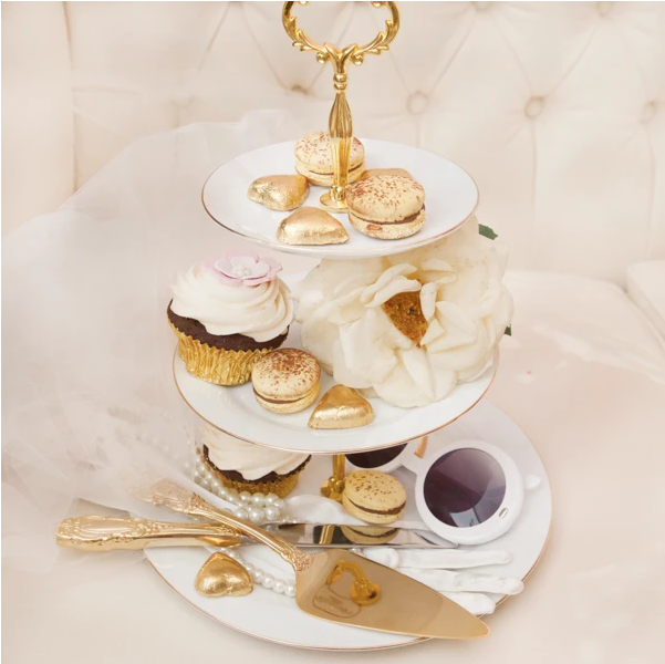 
            
                Load image into Gallery viewer, Cristina Re Vintage Cake Server Gold
            
        